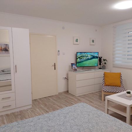 סובוטיקה Street Apartment מראה חיצוני תמונה