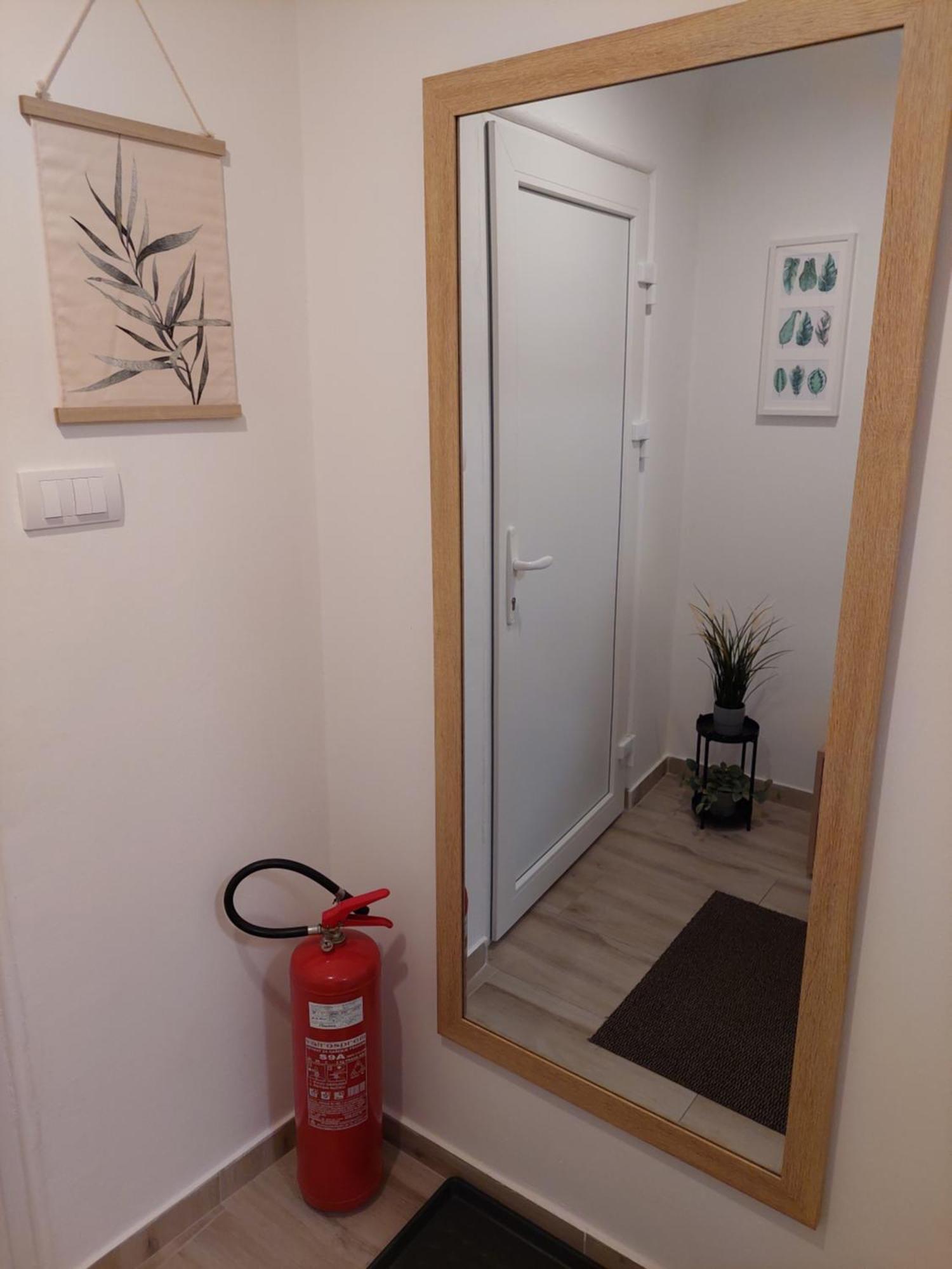 סובוטיקה Street Apartment מראה חיצוני תמונה
