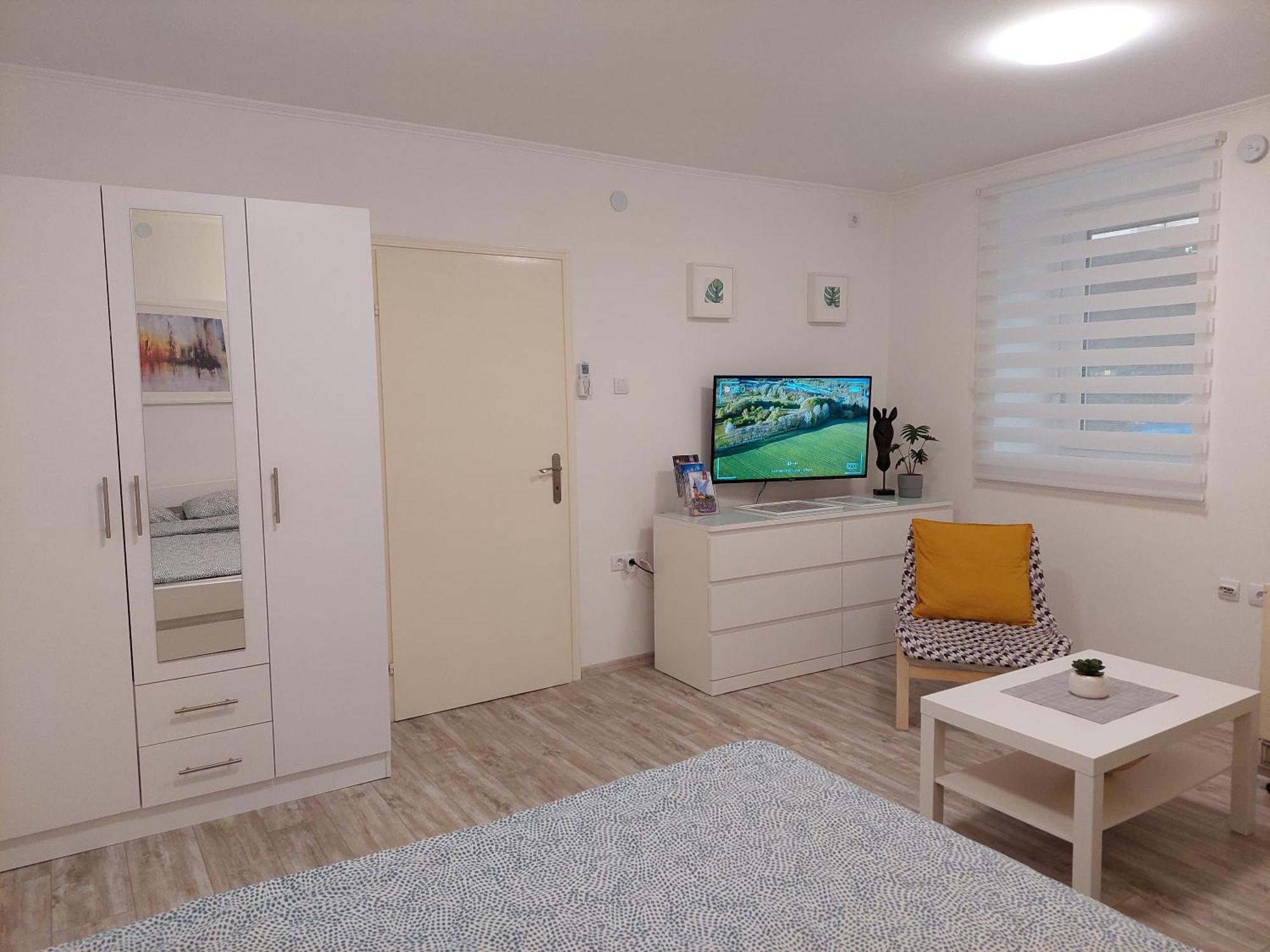 סובוטיקה Street Apartment מראה חיצוני תמונה